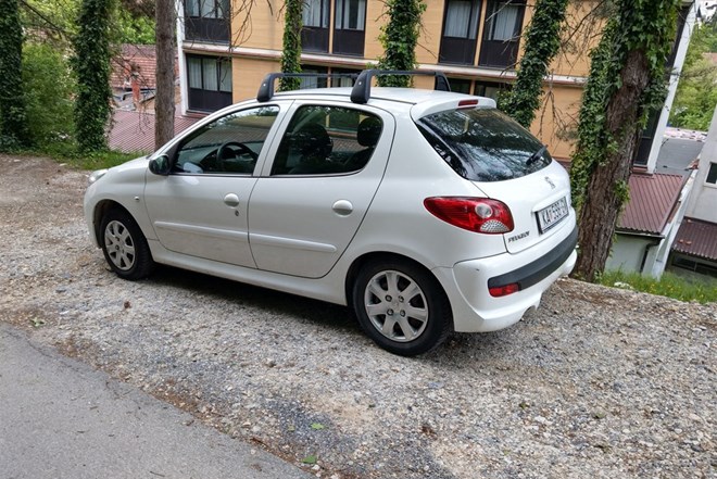 Peugeot 206 бензин