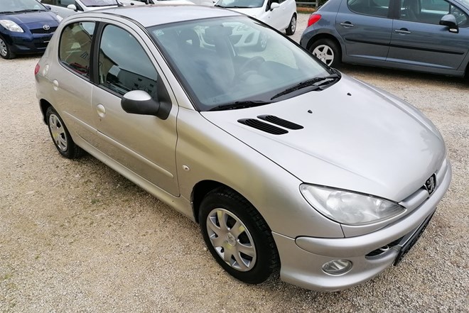 Peugeot 206 2008 года