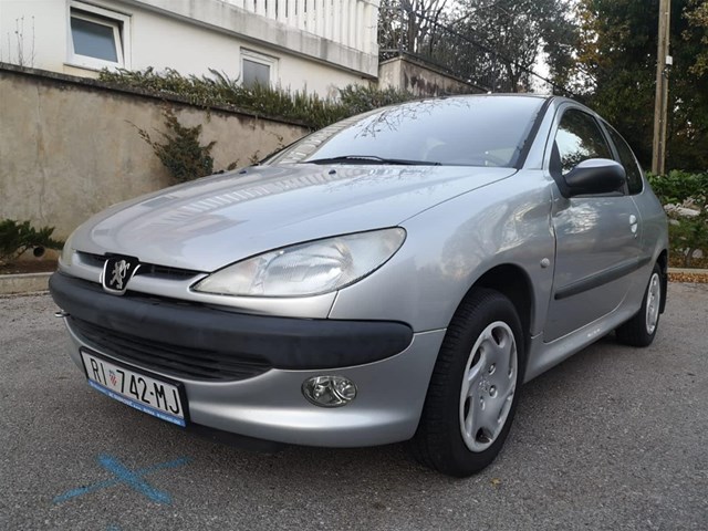 Peugeot 206 бензин