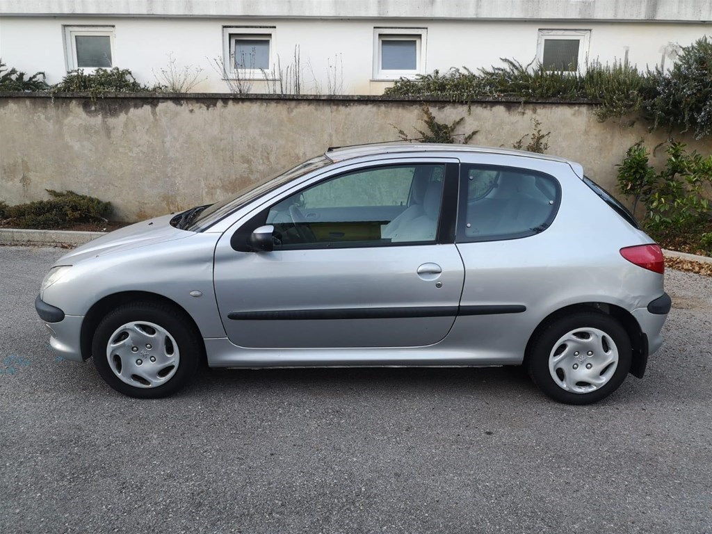 Peugeot 206 бензин