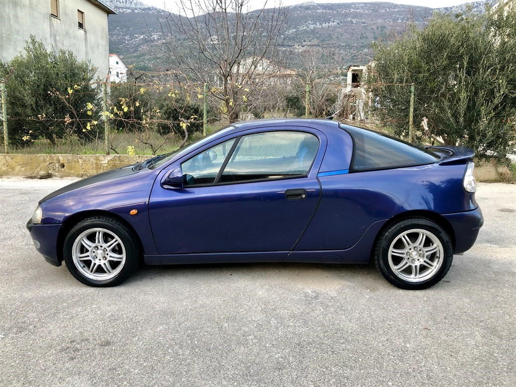 Opel tigra 1996