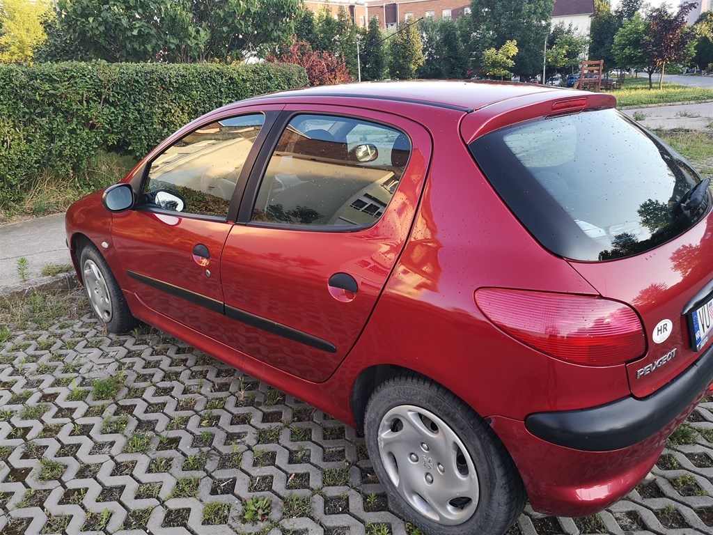 Peugeot 206 бензин