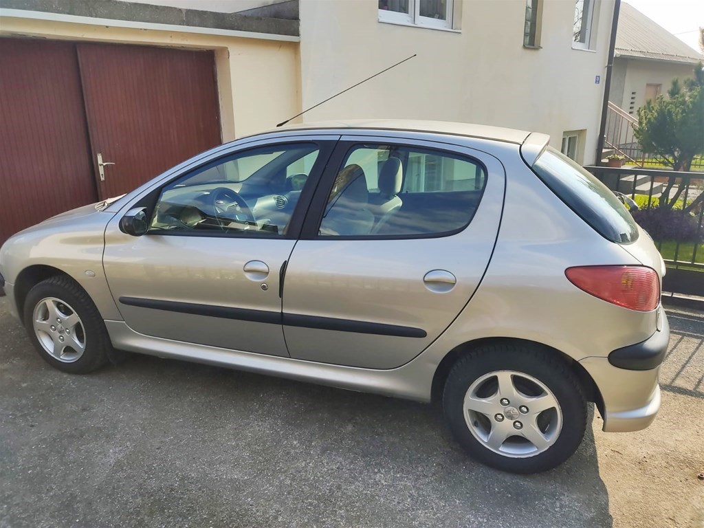 Peugeot 206 бензин