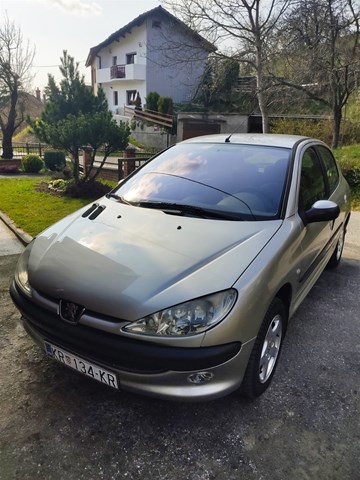 Peugeot 206 бензин