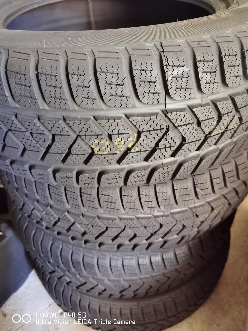 215/65R16 Nove Zimske Gume Za SUV | INDEX OGLASI