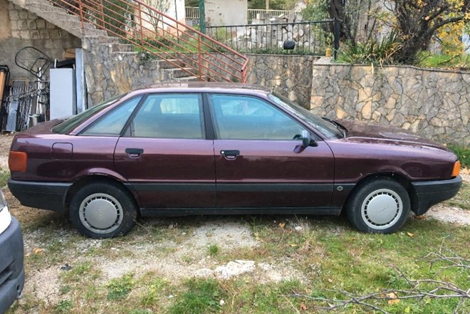 Audi 80 серая