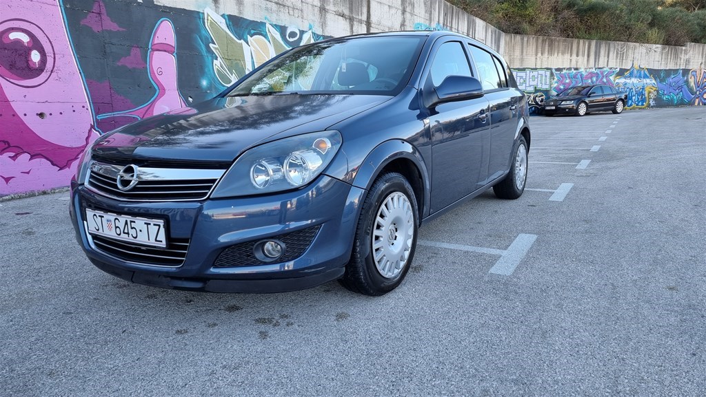 Opel Astra H 2010, 1.4, 90ks, reg 8/2024